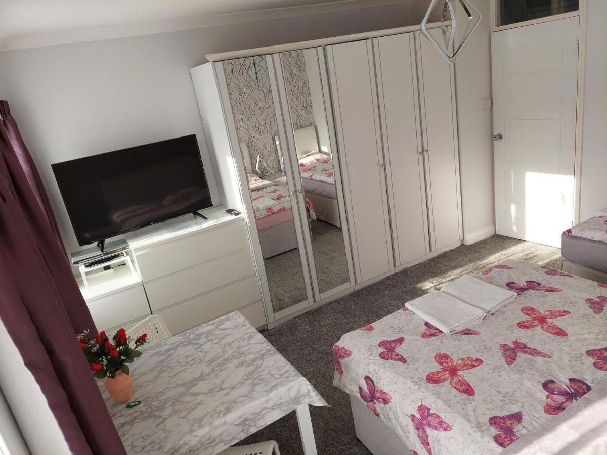 Home Accommodation Southampton Exterior foto